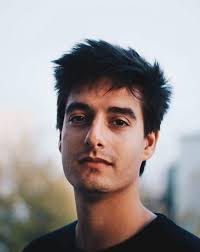 Luís Sequeira: “O que mais ambiciono é conseguir fazer a minha vida da  música que dou, faço e escrevo”