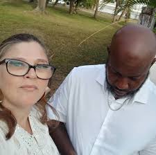 Does CFI have a shuttle to Joplin town?