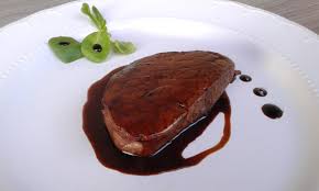 Servite il petto d'anatra con il rosti di patate, gli spicchi d'arancia e nappandolo con la salsa all'arancia. Filetto All Aceto Balsamico Appuntidigusto