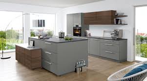 Country german kitchens available at counter interiors. Moderne Inselkuche Soft Lack Von Nolte Kuchen Mit Front In Matt Quarzgrau