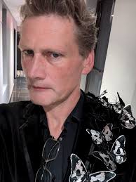 Resident Alien is a delightful show