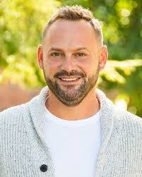 Ronald Kelly's Instagram, Twitter & Facebook