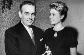 Grace kelly was a legendary american actress and model. 1955 Lernt Grace Kelly Auf Dem Filmfestival Von Cannes Furst Rainier Von Monaco Kennen Der Junggeselle Ist Von Der Amerikanischen Schonheit Hingerissen Und Halt Sofort Bei Ihren Eltern In Philadelphia Um Ihre