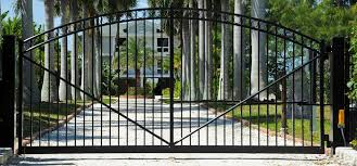 Il cancello in ferro battuto è reso piuttosto particolare proprio dalla sua tecnica di lavorazione. Cancelli In Ferro Prezzi Costi Di Posa Detrazioni Fiscali Tirichiamo It