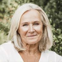 Elinor Rosenberg's Instagram, Twitter & Facebook