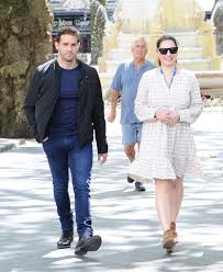 Kelly brook, who regularly appears on itv chat show loose women as a panellist, admitted she is keen to marry her beau jeremy parisi but are the plans underway? Kelly Brook With Jeremy Parisi Out For Lunch In London 07 14 2020 Celebmafia