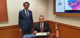 Anda perlu menambah @customs.gov.my kepada emel pegawai bagi tujuan penghantaran emel. Portal Jpn Page 1