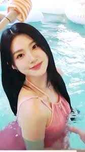 Triple Shoulder Stack in Pool