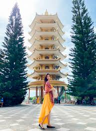 Chùa vạn linh, tượng phật di lặc 33m, đền thờ ngọc hoàng vv.vv. Nui Cáº¥m An Giang Kinh Nghiá»‡m Du Lá»‹ch Chi Tiáº¿t Cach Tá»± Ä'i Len Ä'á»‰nh Nui