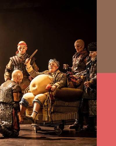 🎭 [MAKBETH] William Shakespeare / Louis Arene / Munstrum Théâtre 🇫🇷 Dans  un royaume crépusculaire, où le réel vacille et le fantastique s'infiltre,  le @munstrumtheatre signe une relecture saisissante de Macbeth. Masques,