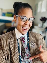 Today's *FULLY THRIFTED # WFH look! Out here in my Bengela Holmes Era….  Tryna do her proud! 🤣 *Shoes courtesy of A HINT of Fashion by Latavia  Josephine.