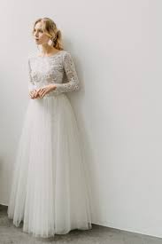 Die designerinnen alexandra roehler und johanna kühl erschufen eine hochzeitstraumwelt für kundinnen mit einem hohen anspruch an design, material und passform. Eine Ganz Besondere Brautmodenkollektion 2021 Aus Koln Metamorphose