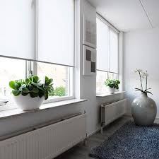 Kassettenrollo Sonnenschutz Fur Grosse Fenster Grosse Fenster Wohnung Vorhange Rustikale Badezimmer Designs