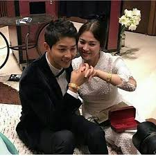 Kabar beredar jika song hye kyo dan song joong ki kembali rujuk. Song Joong Ki And Song Hye Kyo To Split Assets Reportedly Worth S 115m