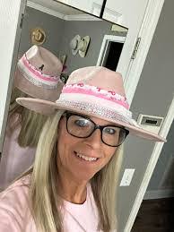 Amanda Prewett's Instagram, Twitter & Facebook