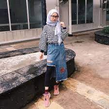 Meskipun kini sedang hamil muda style hijab saat hamil aghnia punjabi membuatnya semakin kece. 10 Gaya Outfit Ala Selebgram Clara Yulia Keren Untuk Photoshoot