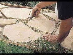 Gartenweg Selbst Gebaut Natursteinweg Aus Feldsteinen Youtube Gartenweg Pflastern Gartenweg Steinweg