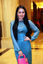 Kartika is an indian children show that aired on hungama tv from 27 september 2004 to 23 december 2004 and was later syndicated on disney channel india from 2008 to 2009. Kartika Putri Pacar Baru Dikenalkan Kepada Anak Angkat Sumut24