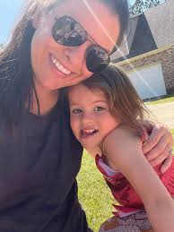 Let's indulge in delicious snacks, everyone! 😋😋😋