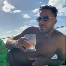 Bachata superstar romeo santos is back on tour with his legendary group aventura, and they're coming to venues across the united. Romeo Santos Que Se Trae Romeo Santos Para 2020 Listin Diario