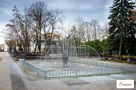 Położone na wzniesieniach południowomazowieckich, w mezoregionie wysoczyzna bełchatowska nad rzeką. Belchatow Stroi Sie Na Boze Narodzenie Swiateczny Klimat Czuc Juz Na Ulicach Miasta Foto Dzien Dobry Belchatow