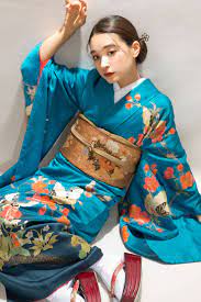 全て1点もの 自分だけの着こなしでつくる特別な日のビンテージな装い 振袖 着物 ポーズ 着物