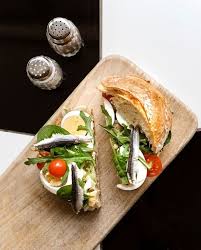Pan Bagnat Pour 1 Personne Recettes Elle A Table Recette Recette Pan Bagnat Recettes De Cuisine Alimentation