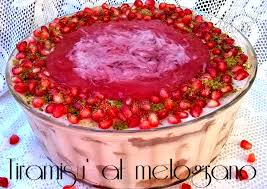 Per preparare questo dolce con melograno, cominciate tagliando due melograni a metà e spremeteli con uno spremiagrumi. Tiramisu Al Melograno Il Dolce Che Non Ti Aspetti Cucinare Chiacchierando