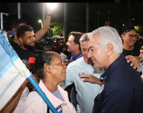 Riedel e Reinaldo percorrem juntos 12 municípios em campanha por Mato  Grosso do Sul O governador Eduardo Riedel e o candidato ao Senado Reinaldo  Azambuja seguem juntos na caminhada eleitoral por Mato