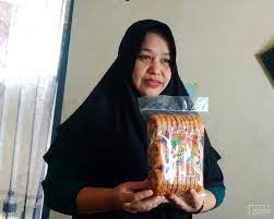 Segmentasi pasar adalah strategi suatu perusahaan untuk mengenal minat dan kebutuhan konsumen di suatu market yang kemudian menciptakan produk baru (product diversification) yang sesuai. Makanan Tradisional Loyang Di Sumbar Segmen Pasar Menjanjikan Cendana News