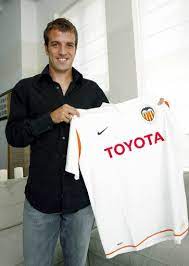 De transfer van rafael van de vaart naar valencia is definitief van de baan. Bilderstrecke Zu Im Gesprach Uwe Seeler Und Rafael Van Der Vaart Unser Auslander Kam Aus Buxtehude Bild 9 Von 12 Faz