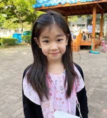 photos + video new posters and trailer added for the upcoming korean movie pawn. The Seoul Story On Twitter Introducing A Child Actress Park Soi Who Is Currently Receiving Much Love And Attention After Starring In Movie Pawn Alongside Sung Dong Il Kim Hee Won And