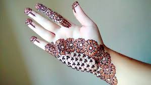 Mesh Like Henna Design With Large Detailed Flowers Cute Henna Designs On The Palm And Fingertips Of An O Tattoo Design For Hand Simple Tattoo Designs Henna