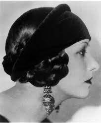Natacha Rambova Fashion And Movie Set Designer Cootie Garage Hairstyle With Headwrap A Fashionable Style At T Vintage Ladies Hats Vintage Rudolph Valentino