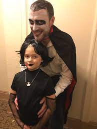 Summer vacation 5 legend of the lady lubov 6 relationships 6.1 jonathan loughran 6.2 mavis dracula 7 martha's gift 8 etymology. Amanda Hirsch On Twitter Spooky Family Dracula Martha And Mavis From Hotel Transylvania Hoteltransylvania Hoteltransylvaniacosplay Halloween Https T Co D2nkbqv2it