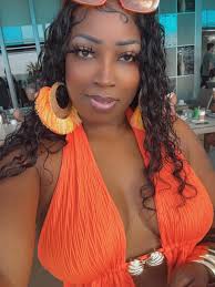 In #Miami and my favorite color is 'Expensive. Can you tell? 🖤💸"Setting  the bar so high I might need a flight attendant. ✈️👑 #LBD #GlowUp  #Madelinekarita #SillyAndSex