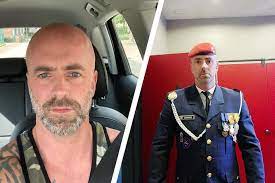 Belçika'da yaklaşık 1 ay önce birliğinden ağır silahlar çalarak ortadan kaybolan ve terör tehdidi oluşturduğu belirtilen firari aşırı sağcı asker jürgen conings'in ölü bulunduğu bildirildi. Hoax Alarm Belgische Anti Vaccinatie Terrorist Rambo Jurgen Conings Martin Vrijland