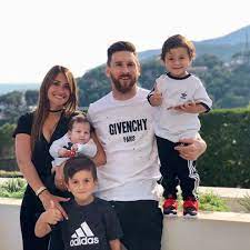Lionel messi's family wife antonella roccuzzo, mother celia maría cuccittini, father jorge messi and sons thiago and mateo cheer prior to the copa. 120 Messi And His Wife Ideas Messi And His Wife Messi Lionel Messi