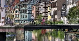 Petite France Strasbourg Had A Great Time Here At Christmas The Christmas Market Was So Much Fun Lugares Hermosos Estrasburgo Capitales De Europa