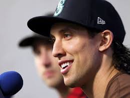 Frustrated' Dillon hoping to extend stay in Winnipeg, DeMelo too