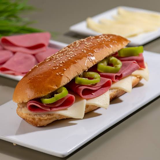 KAŞARLI SALAMLI SANDV.