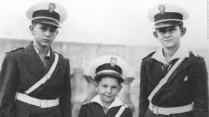 Raúl modesto castro ruz was one of the several illegitimate children born to sugar farmer angel castro and his maid, lina ruz gonzález. Fw7ylty472y9fm