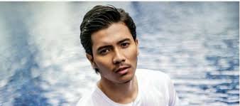 Istimewanya lagi, lagu ini bukan sahaja lagu raya sulung yang dinyanyikan oleh fattah, malah turut menampilkan ahli keluarganya di dalam muzik video lagu ini. Fattah Amin Tampil Dengan Lagu Baru Mykmu Net