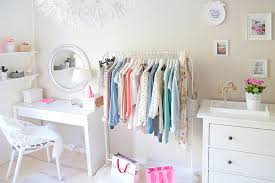 Resultado de imagem para araras para roupas decoração