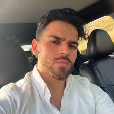 Victor Osimhen: 🗣️ “I don't have a favourite Premier League team but I  have two jerseys: Chelsea and Manchester United.” Osimhen could be