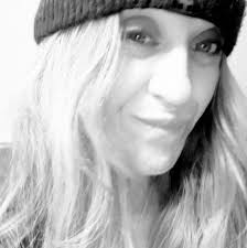 Robin Roe (@robin.roe.397) • Facebook