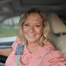 Are the lakes in Warsaw, Indiana closed due to E. coli contamination and  are there other nearby lakes open for swimming?