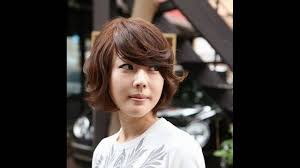 Bangs that split to each side will develop out consistently with your overwhelming finishes on bobs, particularly short bobs, are assuming control over this year. Curl Short Hair Korean Style Novocom Top