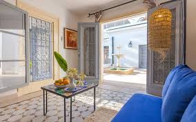 Une Nouvelle Maison D Hotes Vient D Ouvrir Ses Portes A Nabeul La Maison Porte En Elle Le Charme Et L Authenticite D Maison D Hotes Maisons Historiques Maison
