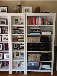 I Wanted To Use My Bookshelves In My Office As A Place To Display More Photos Hemnes Bookshelves Ikea Regal Kinderzimmer Bucherregal Ideen Esszimmer Regale